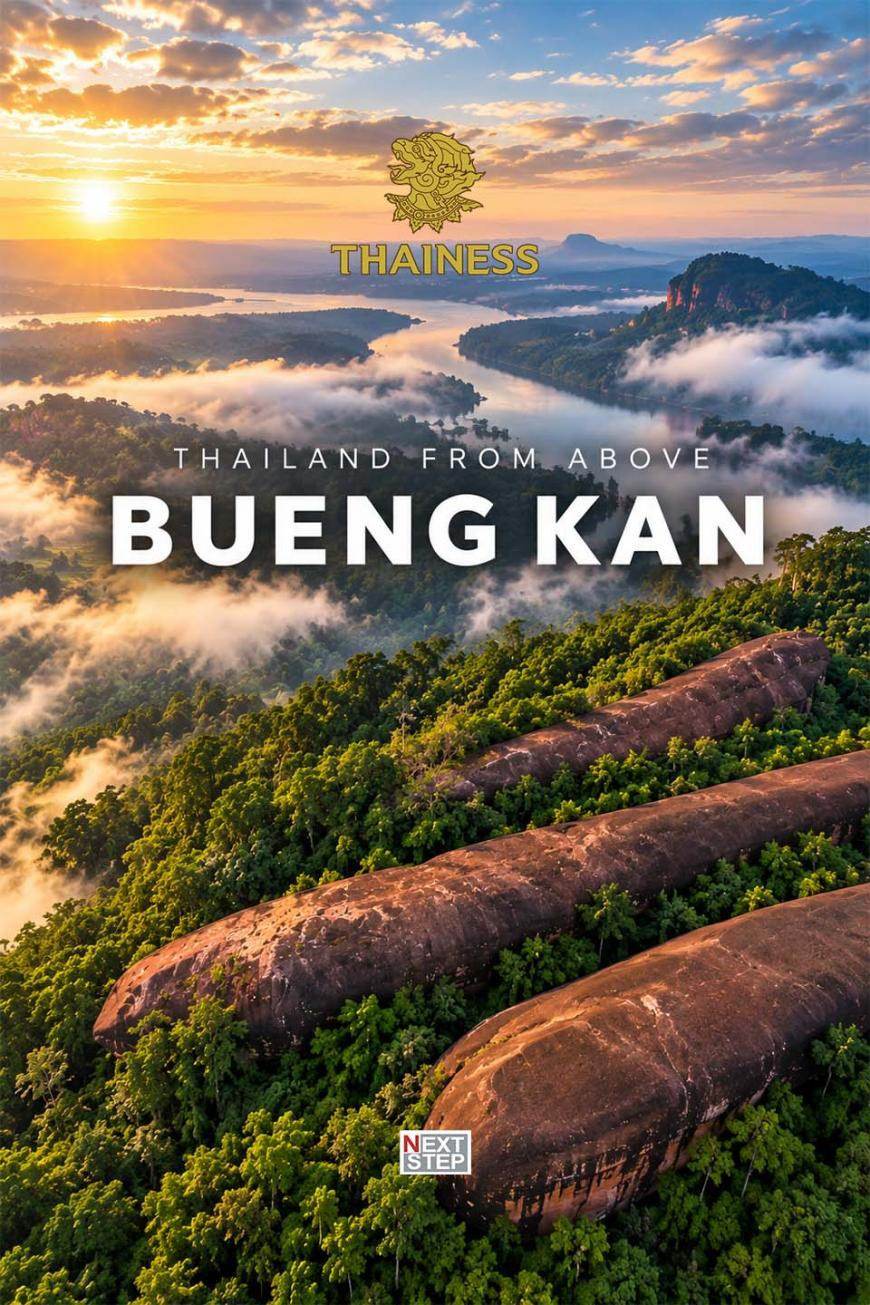 โปสเตอร์ Thailand from Above บึงกาฬ ภาพมุมสูงของก้อนหินทรายยาวกลางป่าเขียว มีหมอกและแม่น้ำอยู่ไกลๆ