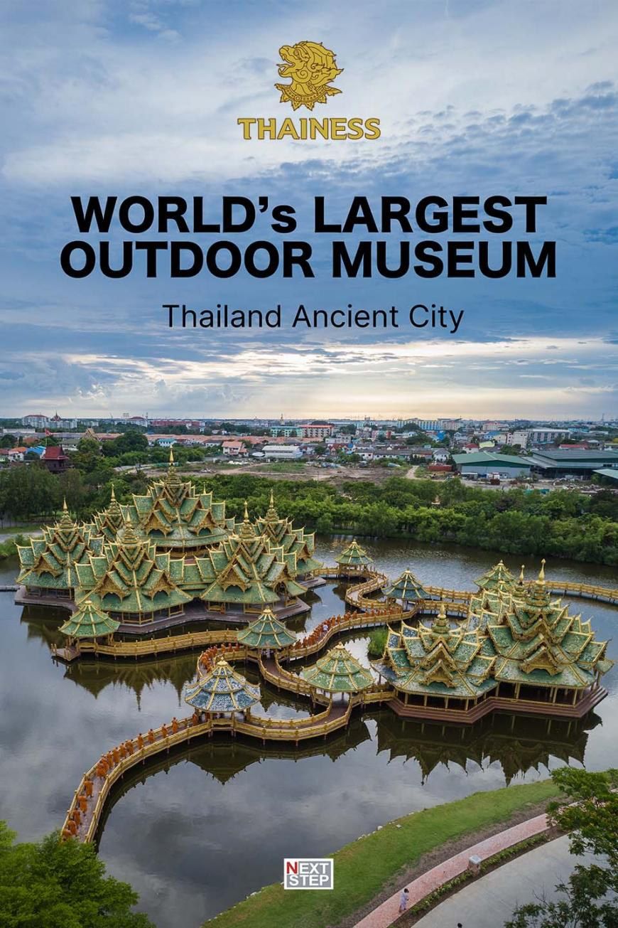โปสเตอร์รายการ World's Largest Outdoor Museum Thailand Ancient City ภาพมุมสูงของศาลาทรงไทยสีเขียวทองกลางสระน้ำ มีสะพานไม้โค้งเชื่อมถึงกัน